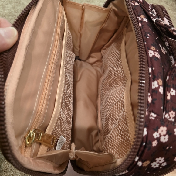 NWT Poppy and Peonies companion cosmetic case in Berry Floral - Picture 3 of 3